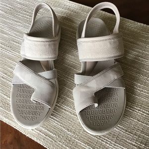 Bzees Call Me, Sandal. Neutral Camo size 9